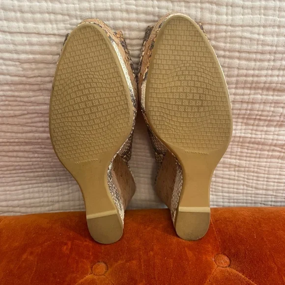 Stuart Weitzman snake print sling back platform sandals - Picture 5 of 6